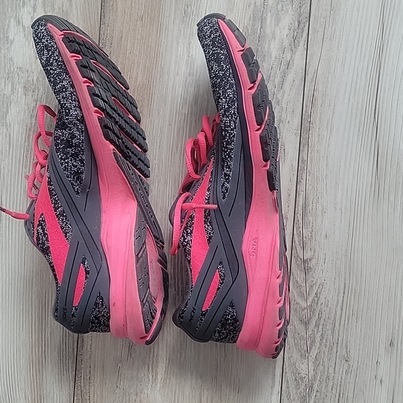 Brooks Launch 4 Running Shoes Black Pink Low Top Lace Up Women 9.5 1202341B018 - Picture 4 of 8